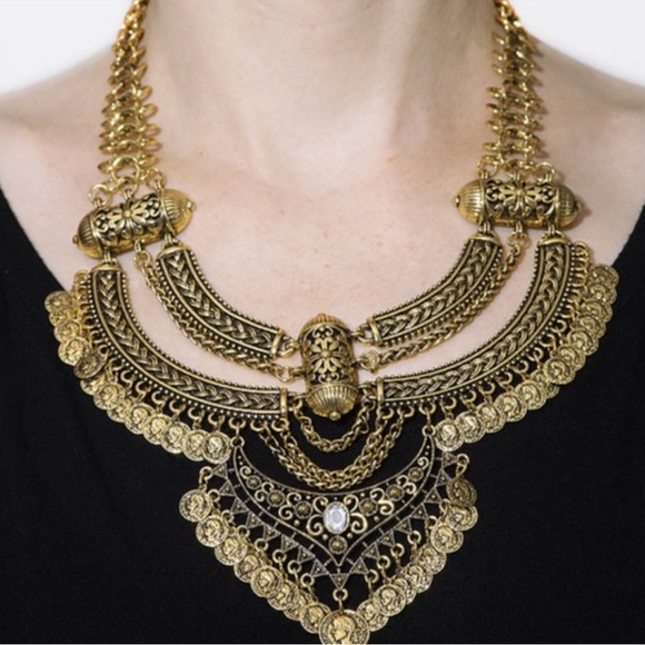 This Vintage Boho Gold Coin Jewelry Set Necklace + Earring Set is all the rage! - Picture 3 of 13